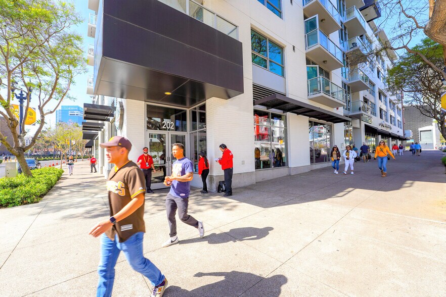 206-222 Park Blvd, San Diego, CA à vendre - Photo du bâtiment - Image 2 de 12