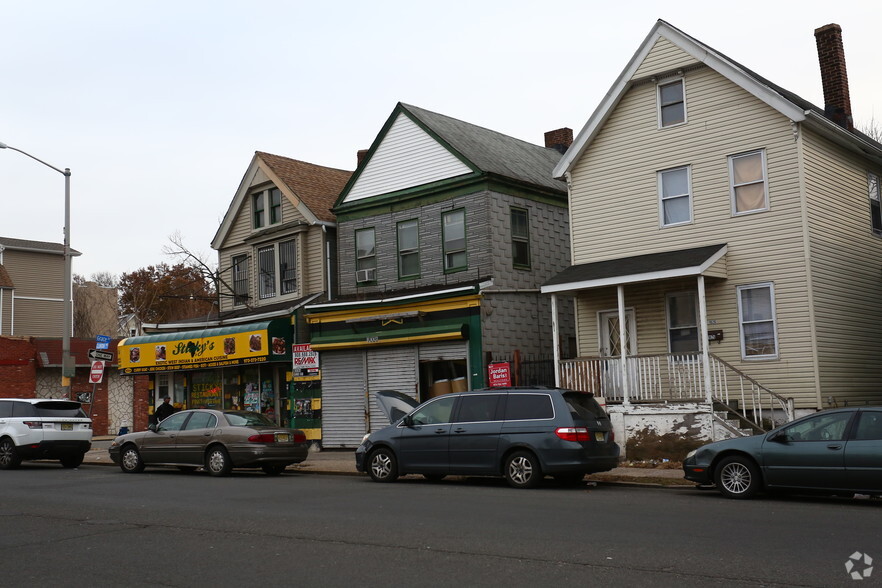 1026 Clinton Ave, Irvington, NJ à vendre - Photo principale - Image 1 de 1