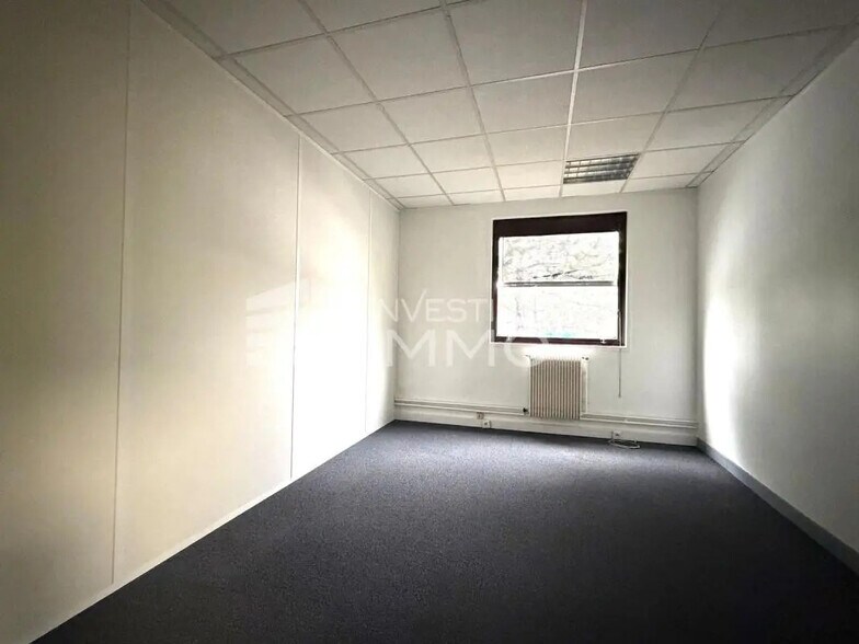 Office in Lognes for lease - Interior Photo - Image 2 of 5