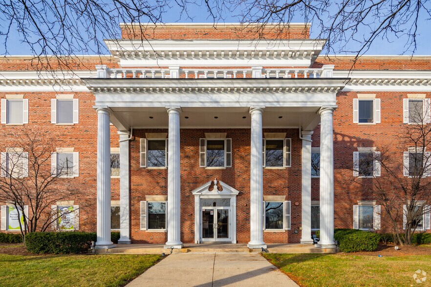 8930 Waukegan Rd, Morton Grove, IL à louer - Photo du bâtiment - Image 2 de 13