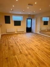 2 Lambert Way, London for lease Interior Photo- Image 2 of 9