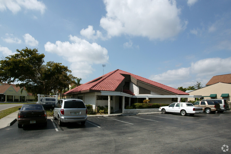 39 Barkley Cir, Fort Myers, FL for lease - Building Photo - Image 2 of 5