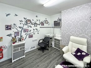 45 Broad Oak Crescent, Bayston Hill for lease Interior Photo- Image 2 of 4