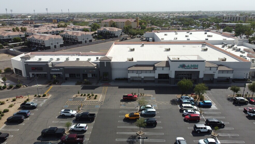 8055 W Bell Rd, Peoria, AZ à louer - Photo du bâtiment - Image 2 de 19