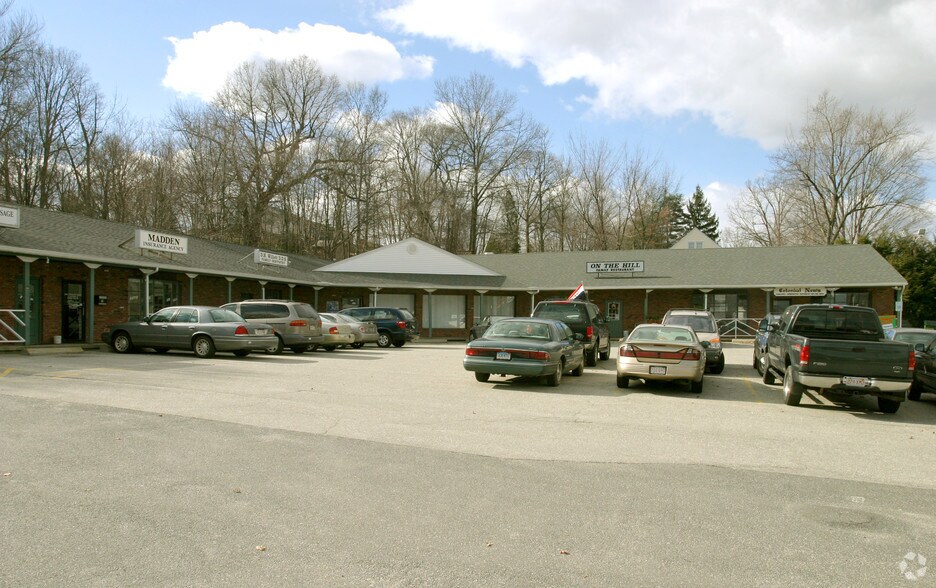 23-39 Southwick St portefeuille de 2 propriétés à vendre sur LoopNet.ca - Photo principale - Image 1 de 2