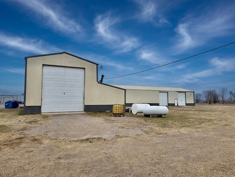 328 S Interstate Dr, Sikeston, MO à louer - Photo du bâtiment - Image 3 de 21