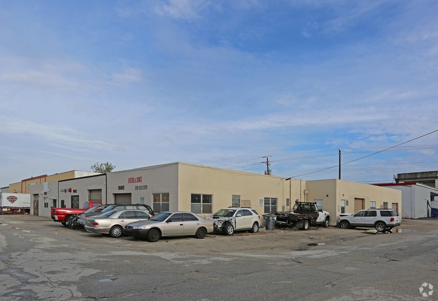 1079-1085 E 24th St, Hialeah, FL for lease - Primary Photo - Image 1 of 5