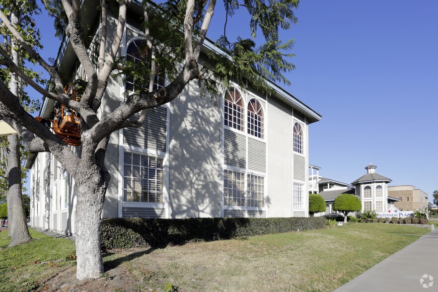 18837 Brookhurst St, Fountain Valley, CA à louer - Photo du bâtiment - Image 2 de 9