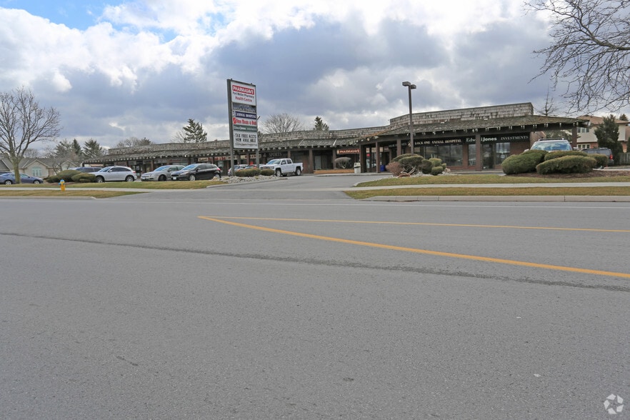 260 Lakeshore Rd, St Catharines, ON for sale - Primary Photo - Image 1 of 1