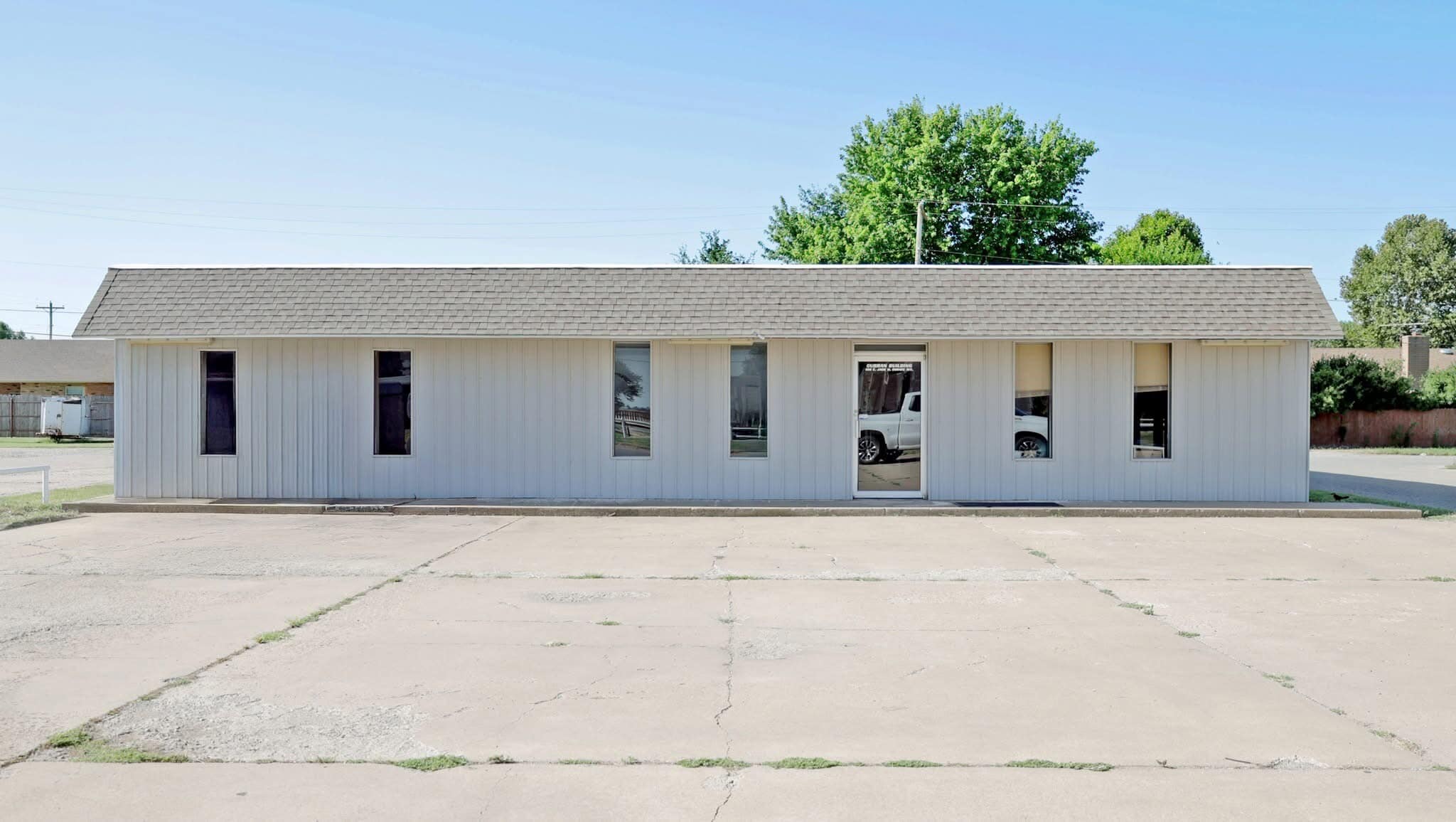 400 E Jack Choate Ave, Hennessey, OK for lease Building Photo- Image 1 of 2