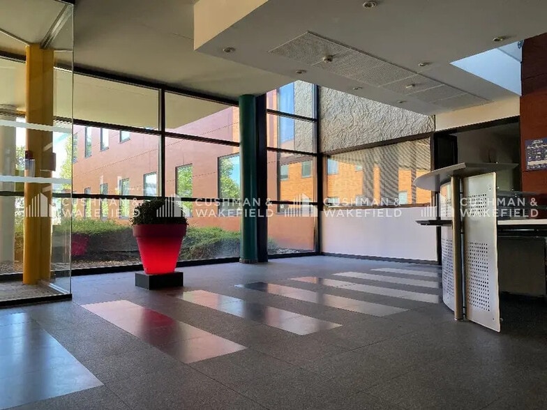 Avenue De L'Europe, Schiltigheim for sale - Lobby - Image 3 of 8