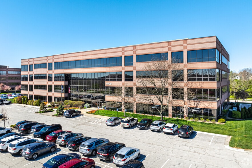 12900 Foster St, Overland Park, KS for lease - Building Photo - Image 2 of 10