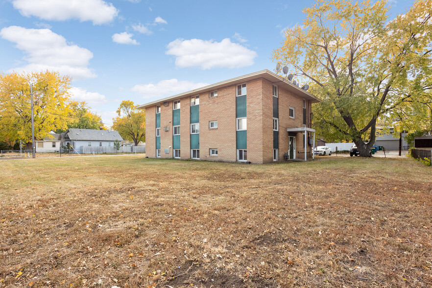 5301 Dupont Ave N, Minneapolis, MN à vendre - Photo du bâtiment - Image 2 de 19