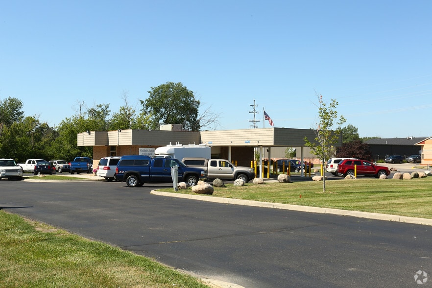 11293 Torrey Rd, Fenton, MI for sale - Building Photo - Image 3 of 29