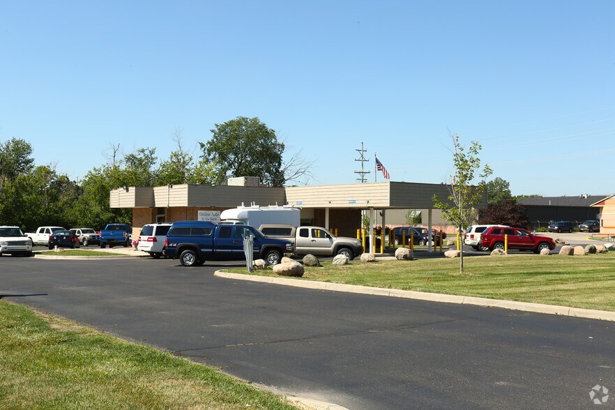 11293 Torrey Rd, Fenton, MI à vendre - Photo du bâtiment - Image 3 de 29