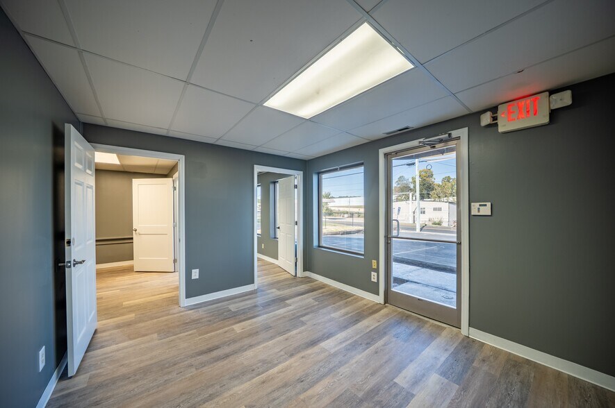 1007 W Main St, Greeneville, TN for lease - Interior Photo - Image 3 of 35