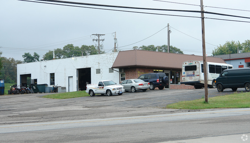 772 College St, Wadsworth, OH for lease - Building Photo - Image 3 of 6