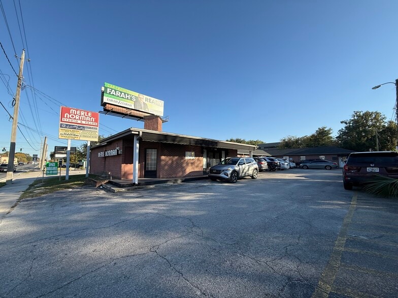 1012 E Silver Springs Blvd, Ocala, FL for lease - Building Photo - Image 1 of 2