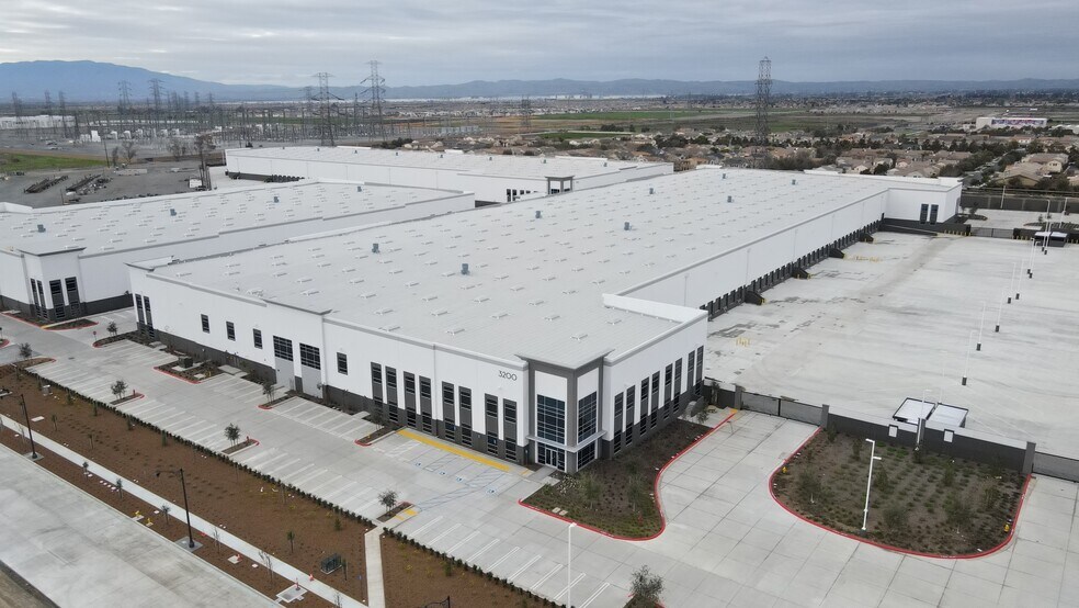 3200 S Hamner Ave, Ontario, CA for lease - Building Photo - Image 2 of 7