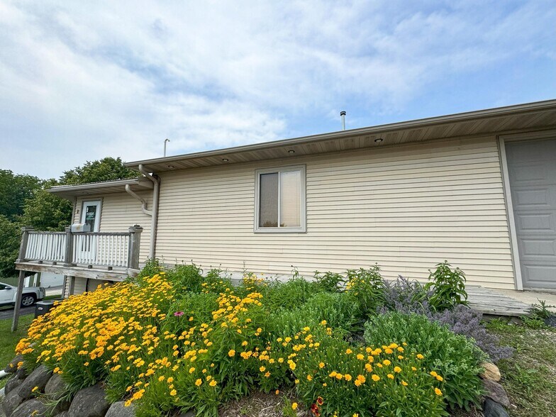 W1734 North St, Green Lake, WI à vendre - Photo du bâtiment - Image 1 de 3