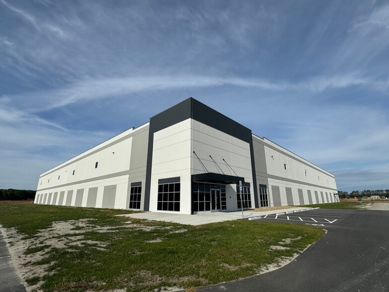 1370 Sugg Parkway, Greenville, NC for lease - Building Photo - Image 1 of 7