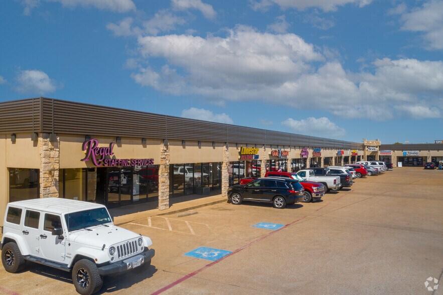 344 SW Wilshire Blvd, Burleson, TX à louer - Photo du bâtiment - Image 3 de 4