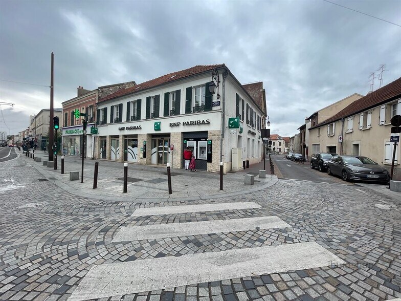 Commerce de détail dans Gennevilliers à louer - Photo du bâtiment - Image 2 de 4