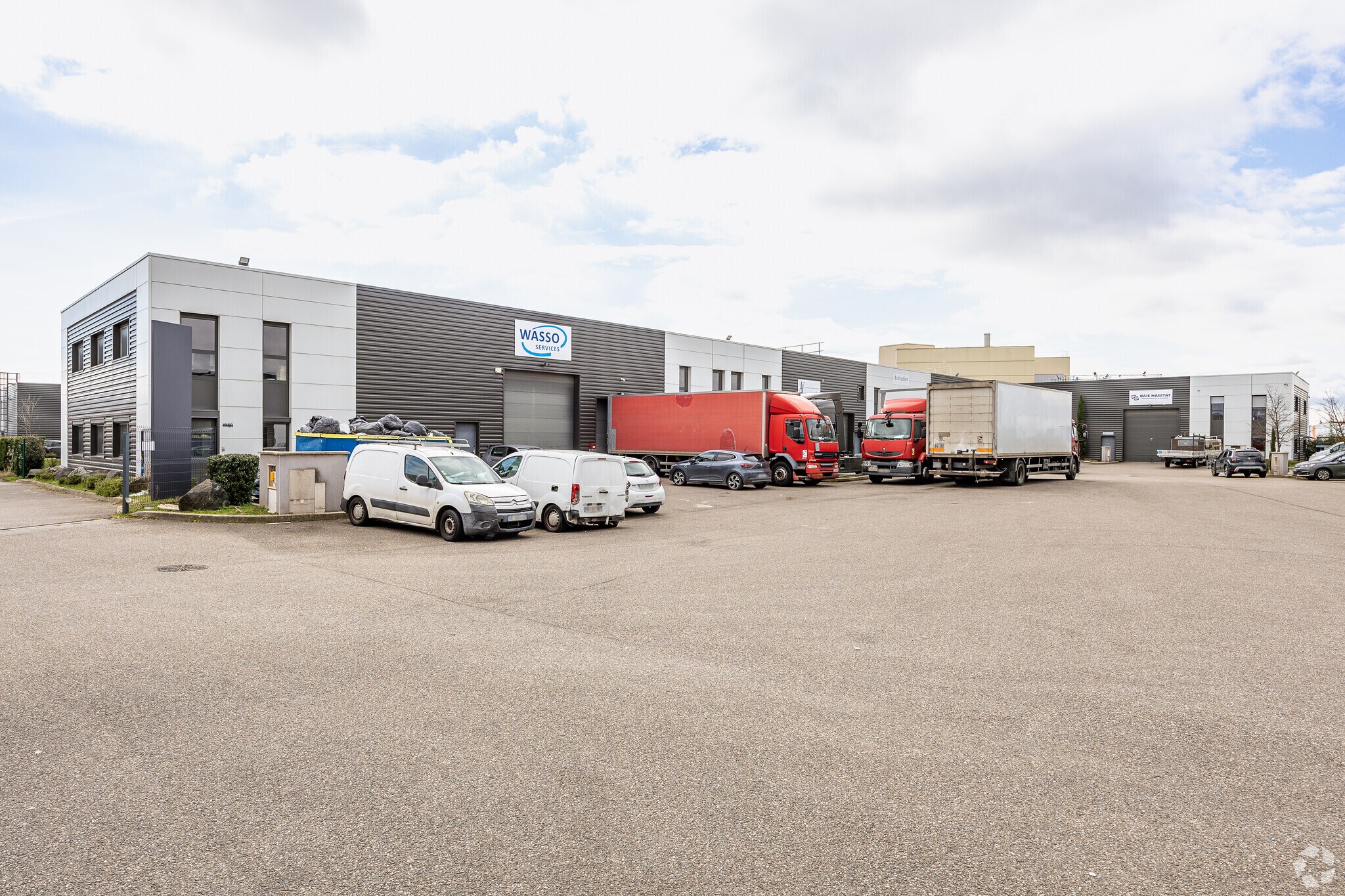 Flex in Chassieu for lease Primary Photo- Image 1 of 3