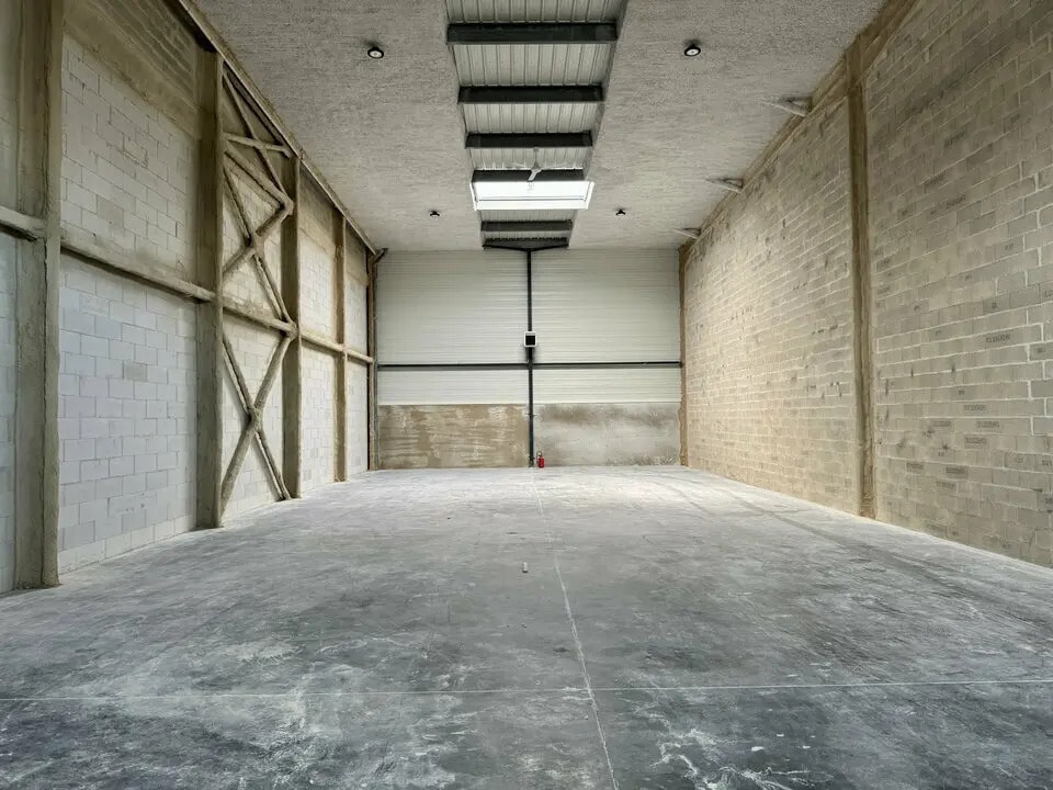 Rue De Paris, Le Mesnil-Amelot for lease Interior Photo- Image 1 of 2