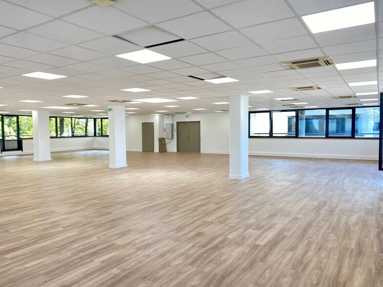 Office in La Garenne-Colombes for sale - Building Photo - Image 2 of 5