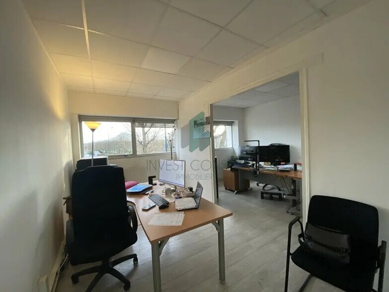 Flex dans SAINT-OUEN-L'AUMONE à louer - Photo du bâtiment - Image 3 de 10