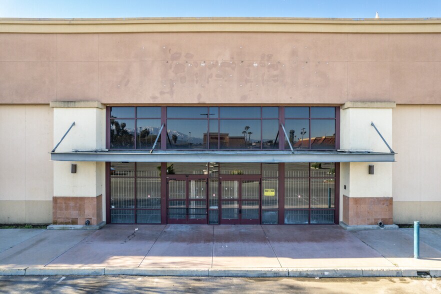 2701-2897 W Florida Ave, Hemet, CA à louer - Photo du bâtiment - Image 3 de 10