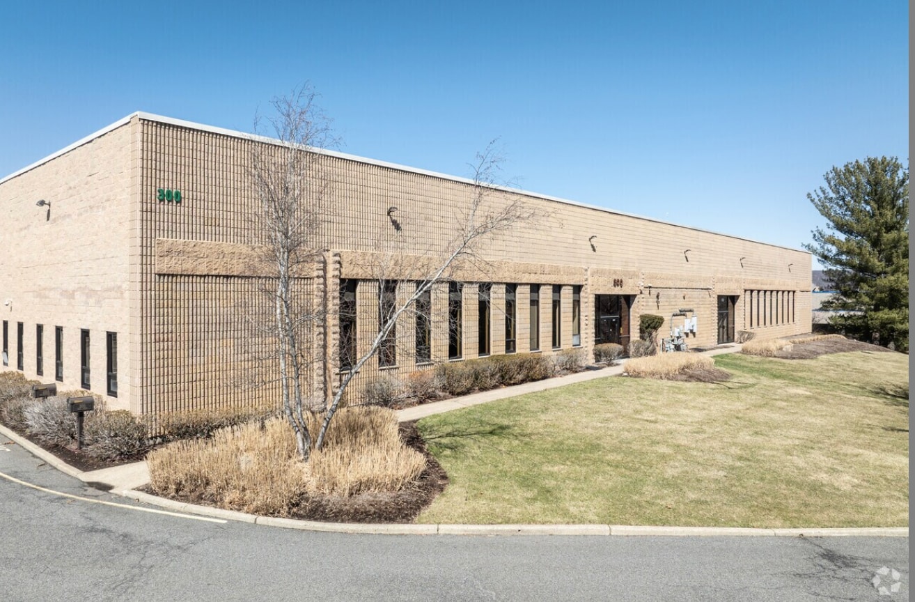 300 Corporate Dr, Mahwah, NJ for lease Interior Photo- Image 1 of 7