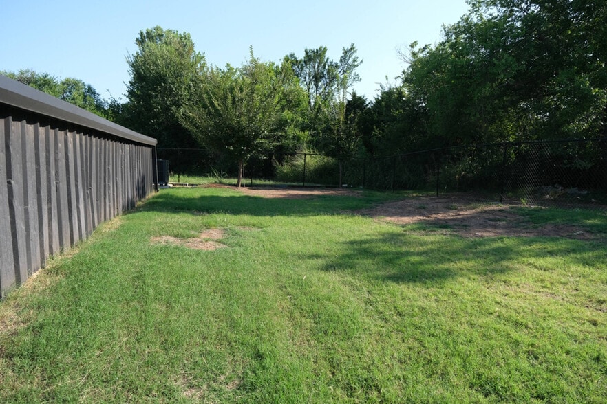 8709 N Western Ave, Oklahoma City, OK for lease - Building Photo - Image 3 of 26