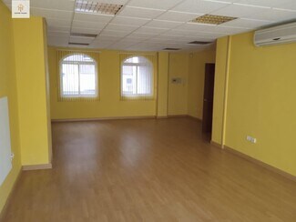 Plus de détails pour Multi-résidentiel à vendre