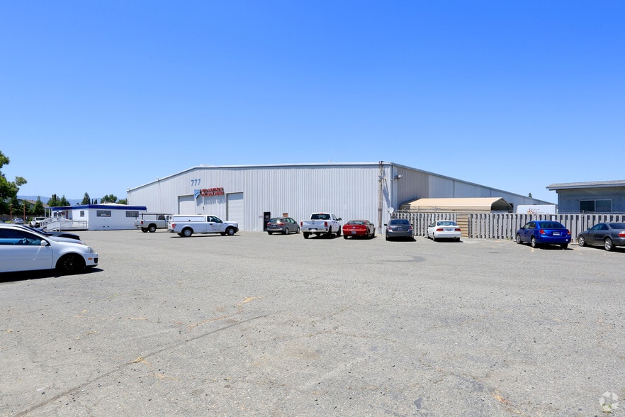 777 Elmira Rd, Vacaville, CA à louer - Photo du bâtiment - Image 2 de 4