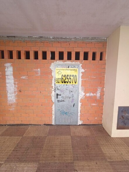 Commerce de détail dans Cáceres, Cáceres à louer - Photo du bâtiment - Image 3 de 3