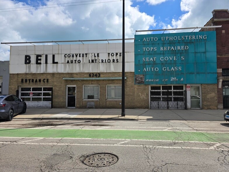 6243 N Clark St, Chicago, IL for sale - Building Photo - Image 2 of 14