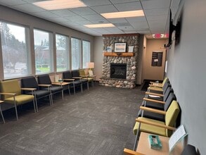 702 SW Ramsey Ave, Grants Pass, OR for lease Interior Photo- Image 2 of 8