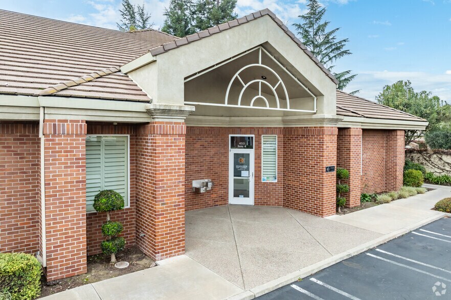 4213 Dale Rd, Modesto, CA à louer - Photo du bâtiment - Image 2 de 12
