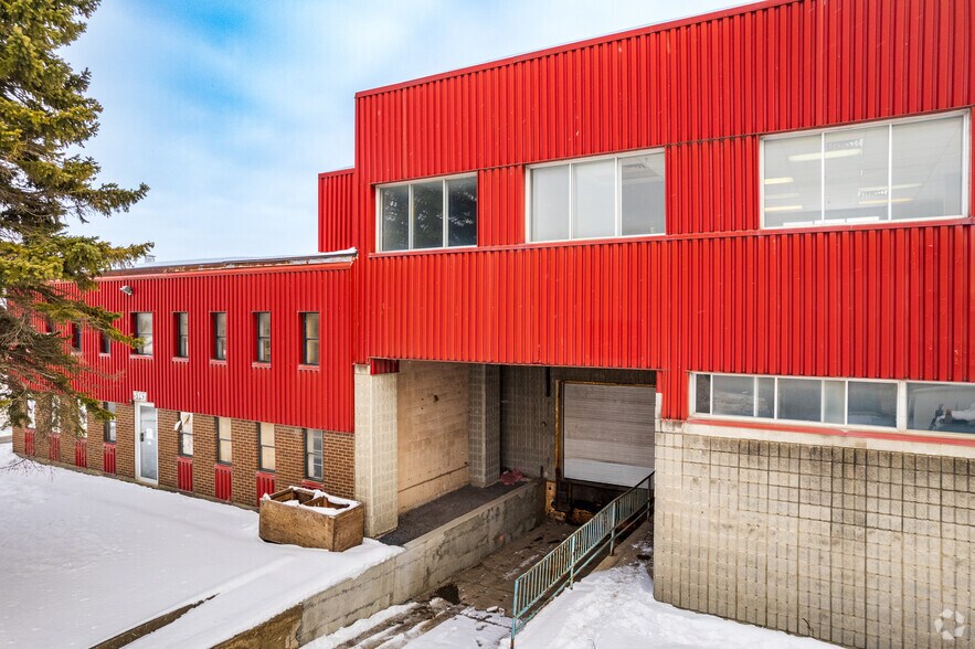 5260 Ramsay Rue, Saint-hubert, QC à louer - Photo du bâtiment - Image 3 de 4