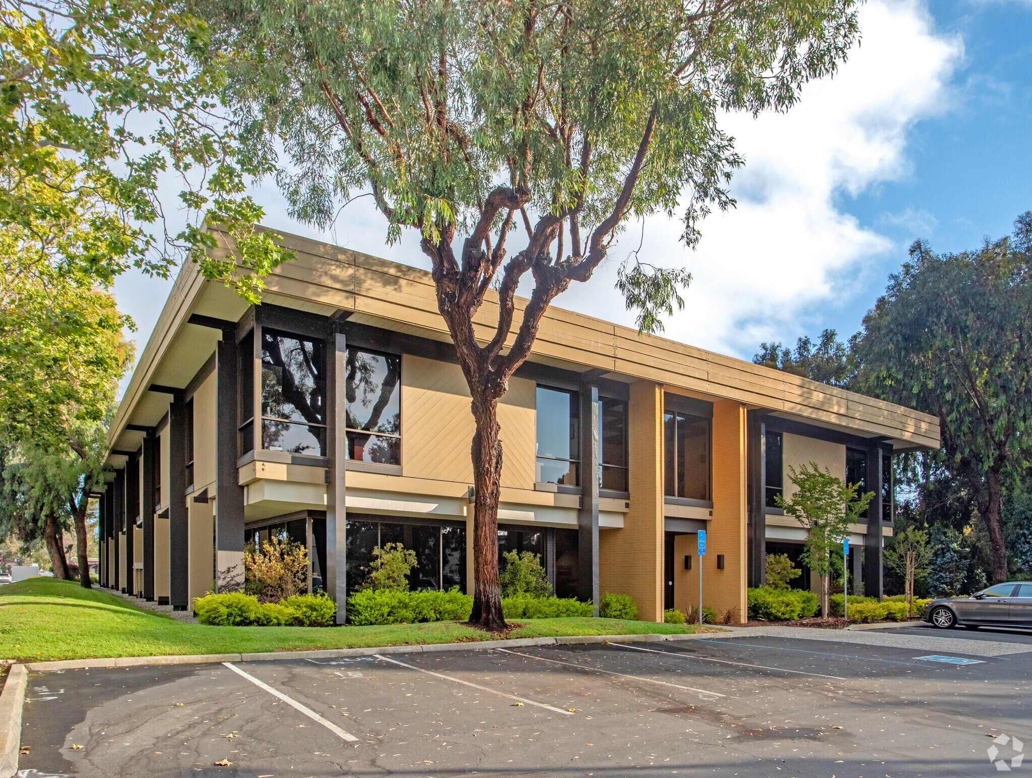 1900 Embarcadero Rd, Palo Alto, CA for lease Primary Photo- Image 1 of 10