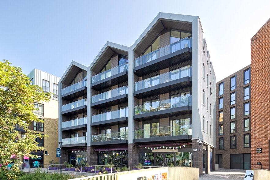 Drapers Yard, London for lease - Primary Photo - Image 1 of 3