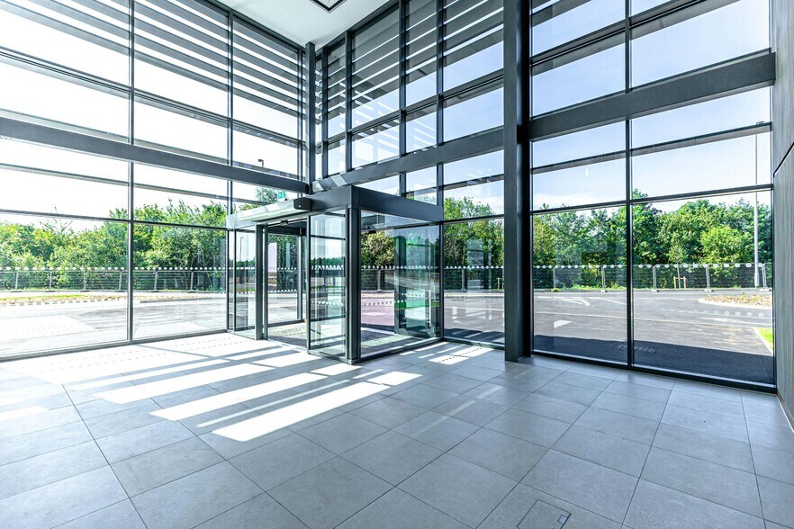 Merton Dr, Milton Keynes à louer - Photo du bâtiment - Image 3 de 4
