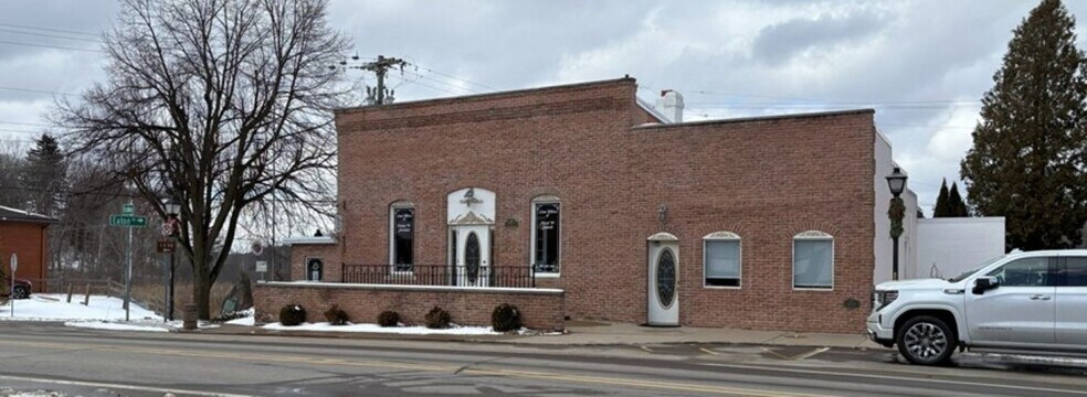 650 Broadway, Davisburg, MI à vendre - Photo du bâtiment - Image 2 de 10