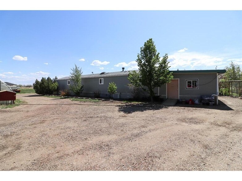 711 8 Av E, Bow Island, AB for sale - Building Photo - Image 3 of 38