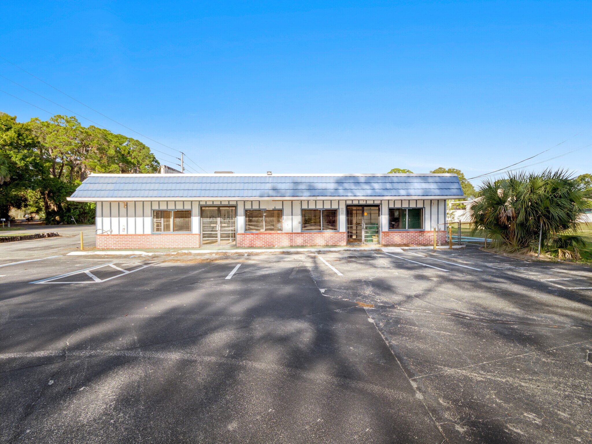 1310 S Tropical Trl, Merritt Island, FL à vendre Photo principale- Image 1 de 19