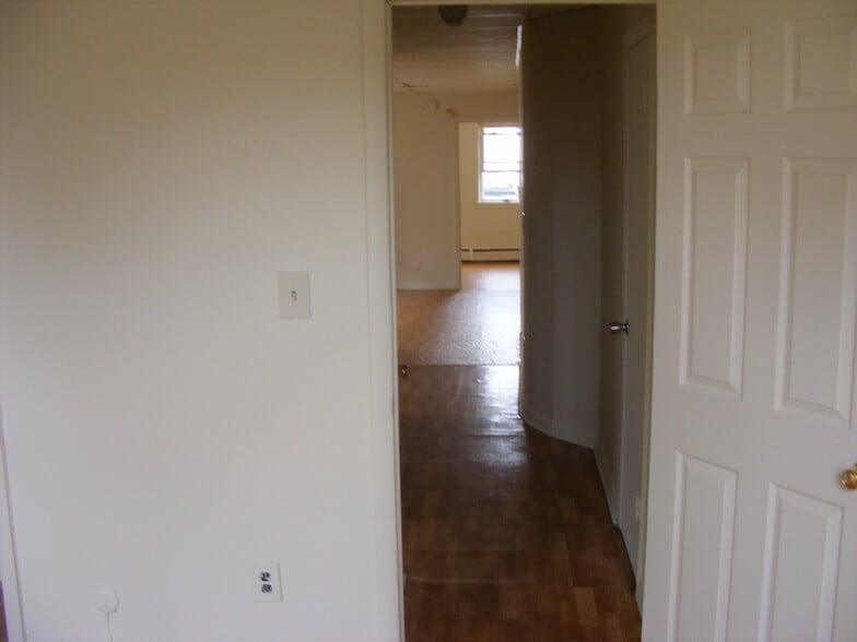 268 Forrest St, Jersey City, NJ for sale - Interior Photo - Image 2 of 9