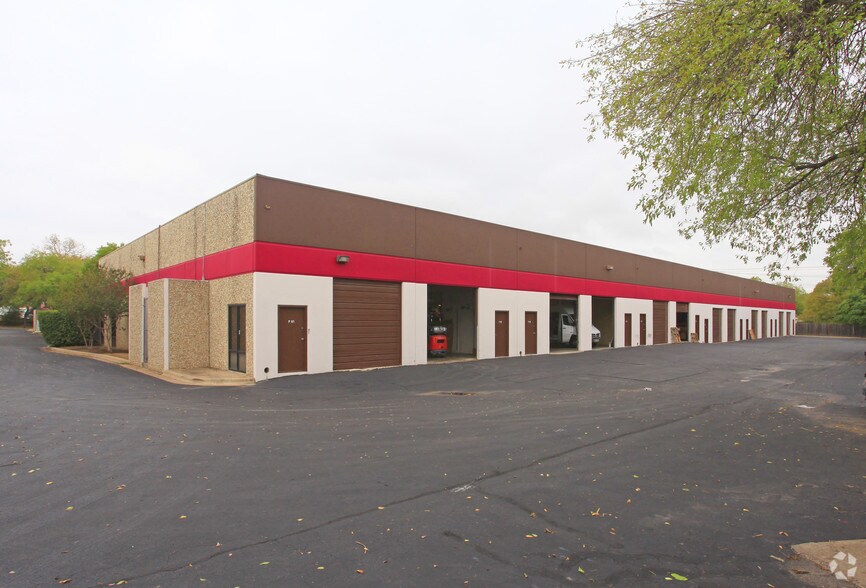 8222 N Lamar Blvd, Austin, TX à louer - Photo du bâtiment - Image 2 de 3