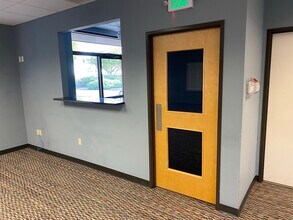 3502 Excel Dr, Medford, OR for lease Building Photo- Image 2 of 6